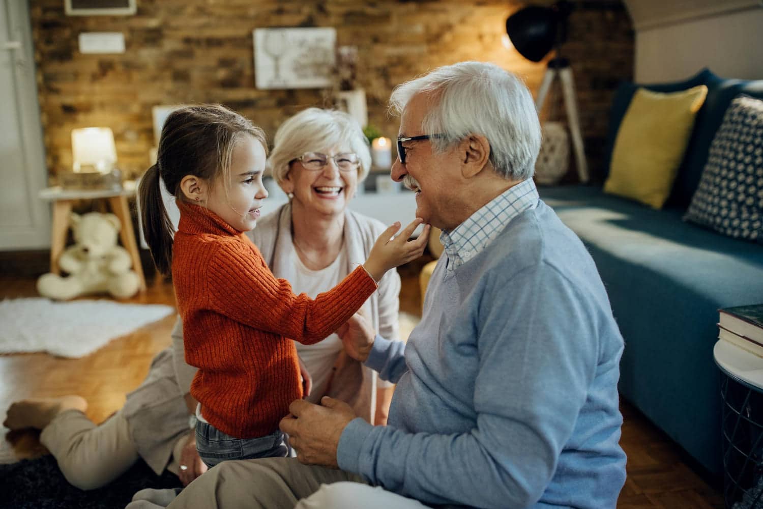 Senior grand parents heureux grâce à Amfpad