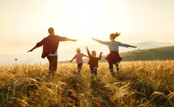 Famille heureuse accompagnement amfpad